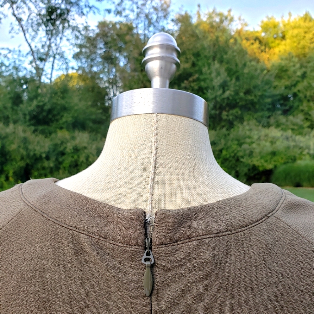 bebe Priscilla Texture Crepe Dress - Picture 7 of 9